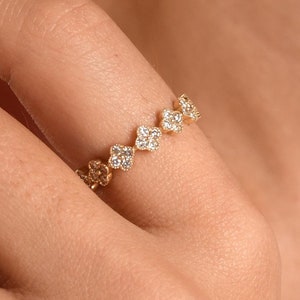 Diamond Cluster Ring, Clover Eternity Band, Dainty Wedding Band, Minimal Diamond Ring, Stackable Rings, Gift For Her