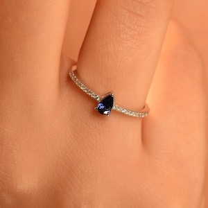 Sapphire Engagement Ring: 14K Gold, Diamond Accent