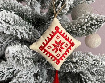 Christmas tree toy. Set of 5 Christmas tree toys. Christmas tree decor with Ukrainian embroidery ornaments. Christmas gift.