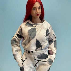 Floral print pants, sweater and hoodie dress for 12” 1:6 scale female dolls and action figures tbleague phicen jiaou