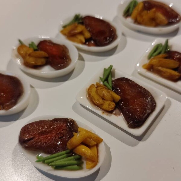 Plato de carne en miniatura a escala 1/6 para Blythe, Phicen y otras figuras de acción de 12 pulgadas