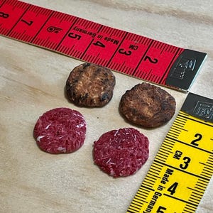 1:6 scale miniature hamburger steaks and buns for Phicen, Blythe, Moniko, FR, IT