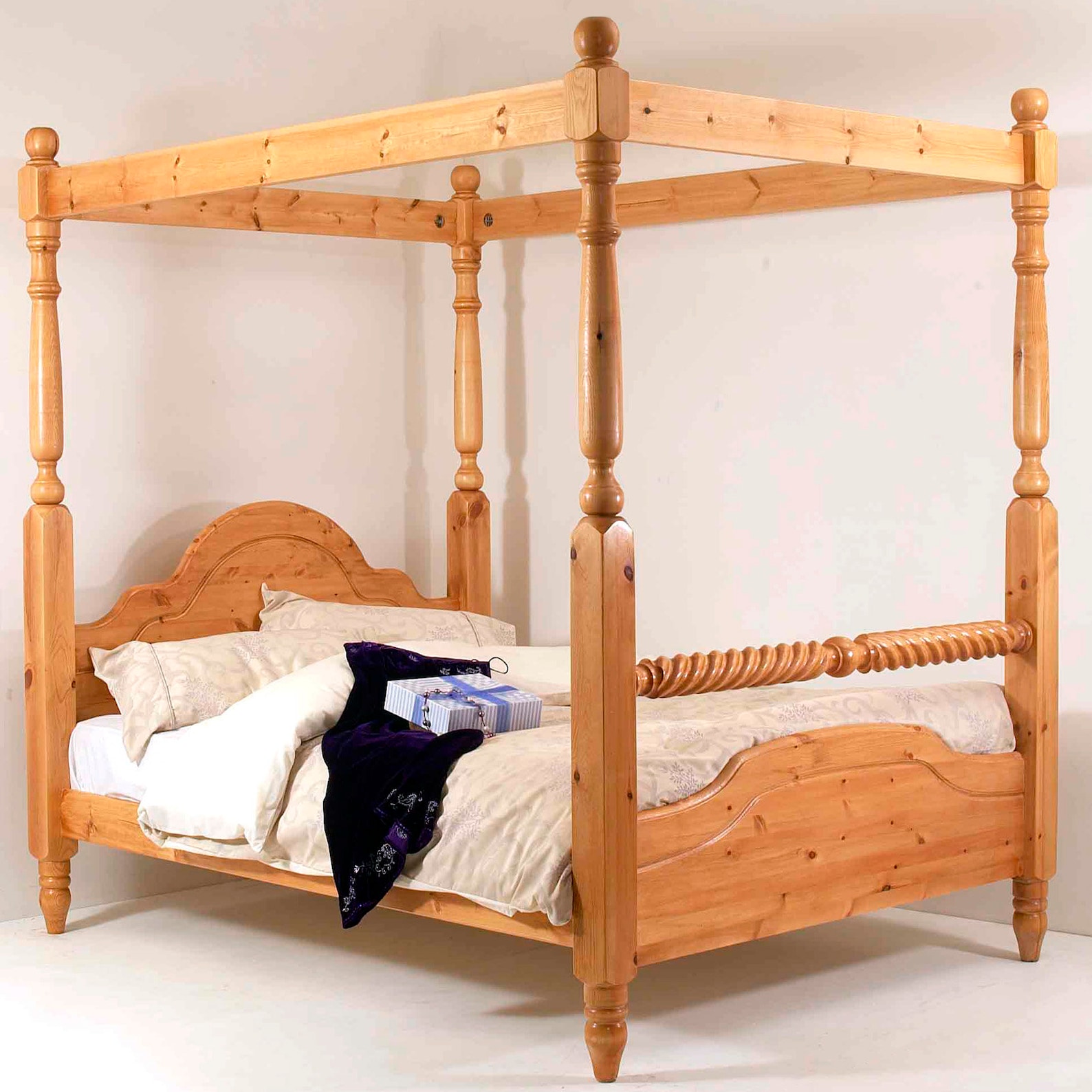 Solid Pine Classic Style Four Poster Bed With Barley Twist Rail 3ft6ft
