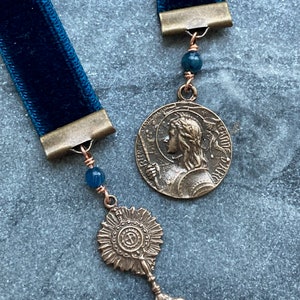 Velvet Catholic Bookmark Blessed Sacrament and Joan of Arc Bronze Blue Velvet zdjęcie 1