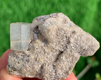 Cristal aigue-marine à terminaison terminale sur matrice de muscovite de la vallée de Shigar au Pakistan - 31 grammes