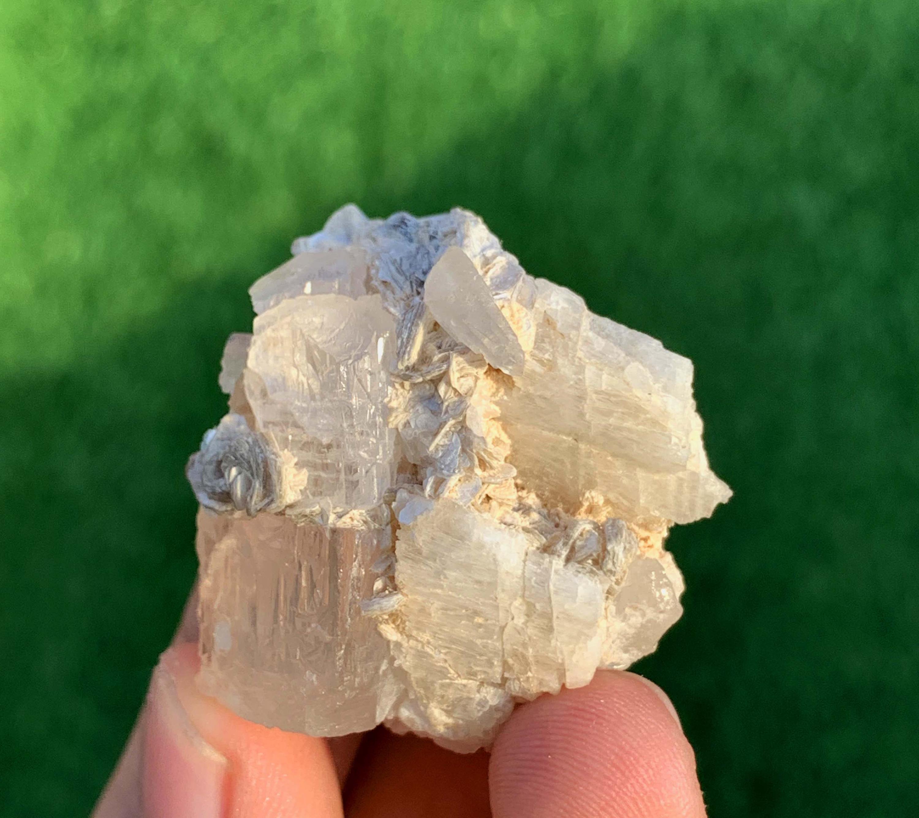 パキスタン・スカルドゥ産天然DTエッチングトパーズ結晶（長石付き