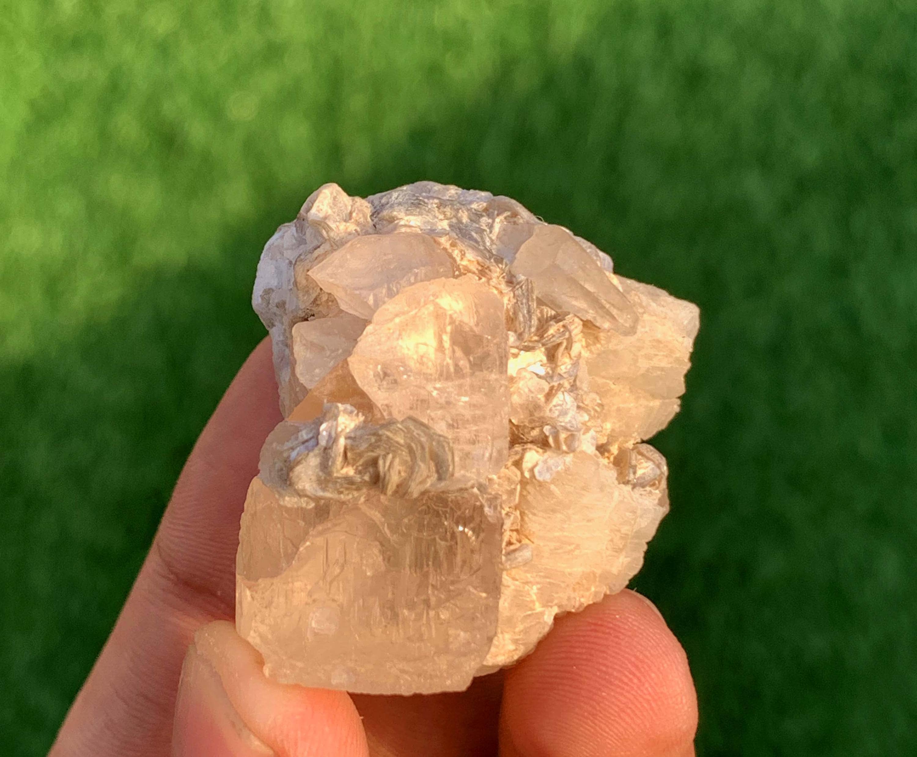 パキスタン・スカルドゥ産天然DTエッチングトパーズ結晶（長石付き