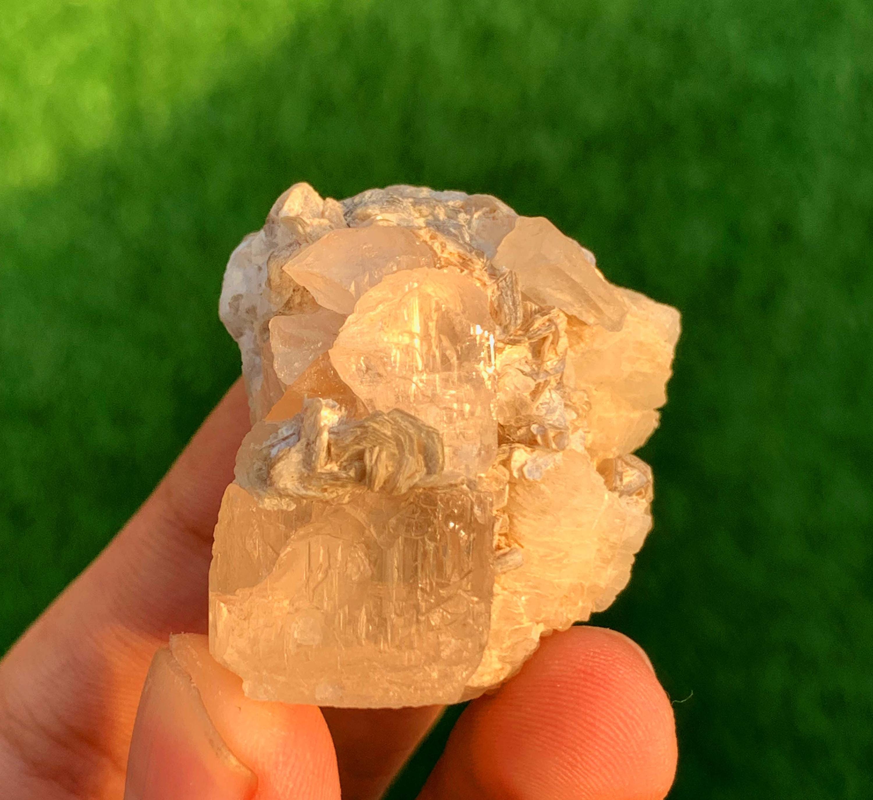 パキスタン スカルドゥ産 エッチングトパーズ パキスタン・スカルドゥ産天然DTエッチングトパーズ結晶（長石付き