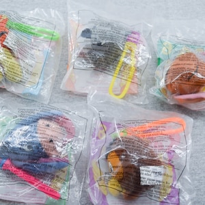 Disney&#39;s Winnie The Pooh - McDonald&#39;s Happy Meal Toys - 1999 - Choose From List -Sing A Song With Pooh Bear