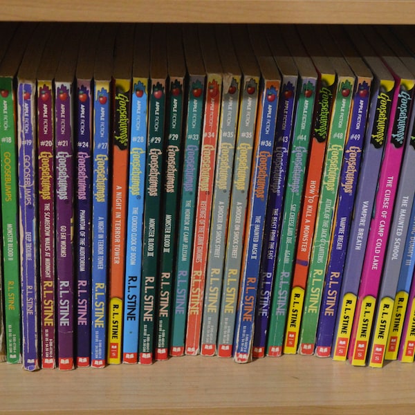 Goosebumps R.L Stine Original Series 1- 62 Choose From List Vintage horror/ mystery books/  Choose from list