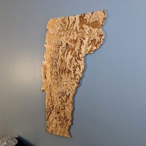 Mapa topográfico 3D do estado de Vermont escultura em relevo em madeira