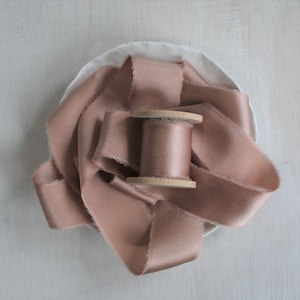 Light PINK Dusty Rose, ruban de soie, ruban teint naturellement pour bouquet de mariage, ruban de papeterie, emballage cadeau, stylisme, pose à plat, 3 yards
