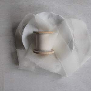 Ruban de soie en mousseline de soie blanche pour bouquets de mariage style de papeterie, pose à plat, ruban pour cheveux, ruban de mariage 3 yards