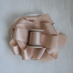 Ruban de soie de luxe teint naturellement une touche de rose pour bouquets de mariage, papeterie de mariage, coiffure, pose à plat 3 mètres, touche de rose
