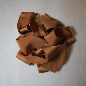 Ruban de soie TERRA COTTA, ruban teint naturellement pour bouquet de mariage, ruban de papeterie, charmeuse, coiffure, pose à plat, 3 yards,