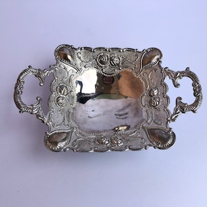 Vintage Silver Plated Sauce Bowl, Embossed Floral Motif Ornate Bowl with Feet, Small Silver Plated (Unmarked) Collectible Gravy Boat