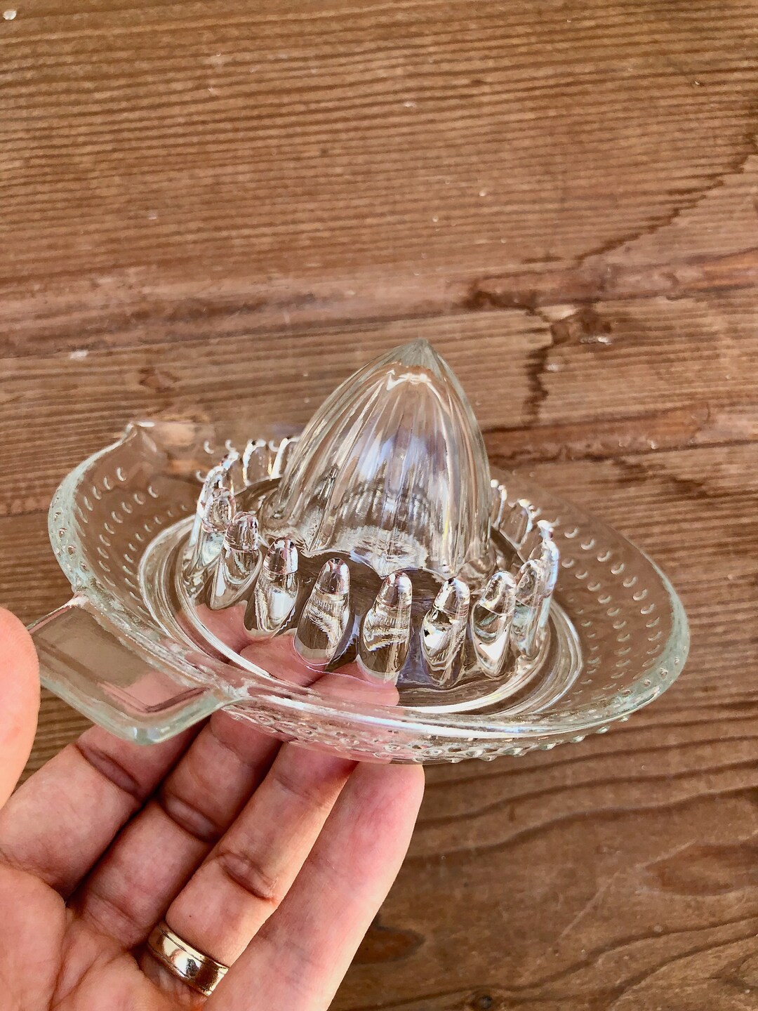 Vintage Manual Citrus Juicer in Clear Glass, Vintage Juicer for Lemon