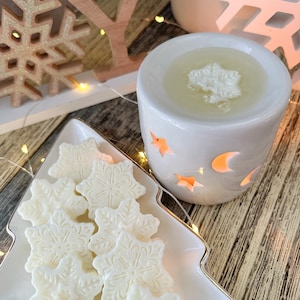 Christmas Wax Melts | Snowflakes | 100% Soy Wax Melts | Scented Wax | Gift | Yule Presents | Winter Decor
