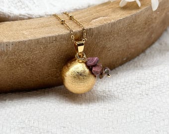 Gold and "chip" pearl pregnancy bola