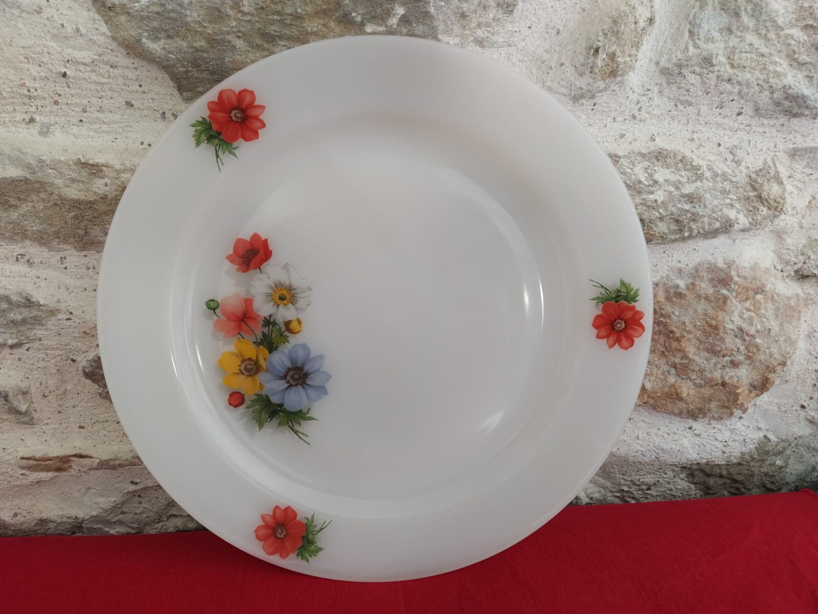 Plat Motif Floral, Marque Arcopal;