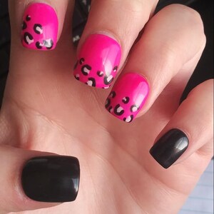 Press on nails. No sizing needed. 20 PIECE SET of black and hot pink hand painted cheetah nails