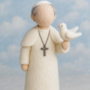 Needle Felted Pope Francis Memorial Figurine – Waldorf Inspired Wool Sculpture – Catholic Keepsake – Handmade Spiritual Art – 5”, 7”, 9”