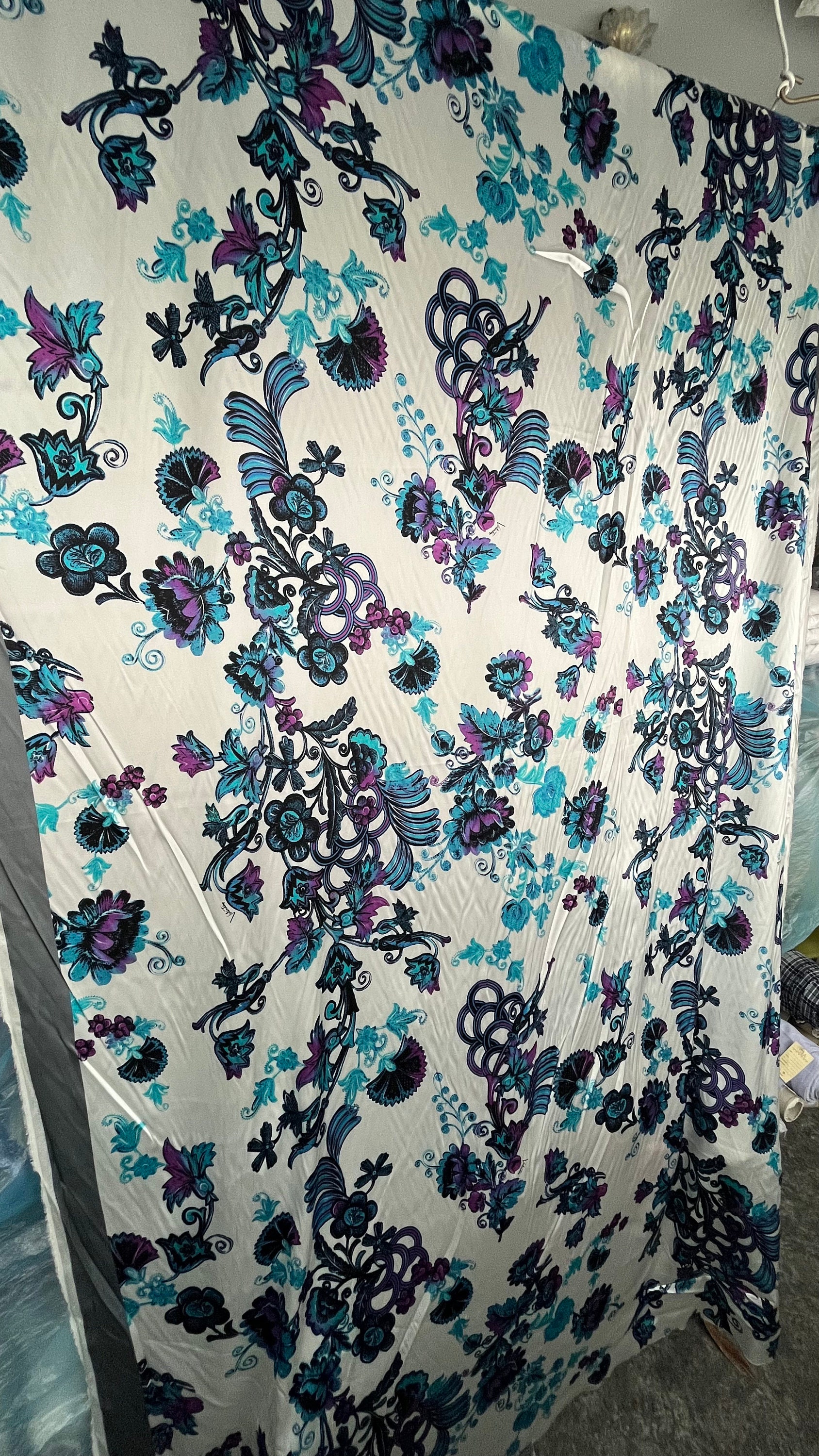 Tissu Soie VALENTINO 3,80m X 1,40m – Réversible – Idéal Couture Et Costumes