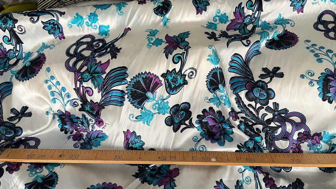 Tissu Valentino 100% Soie - 5,80 M X 1,40 M - Haute Couture - Neuf