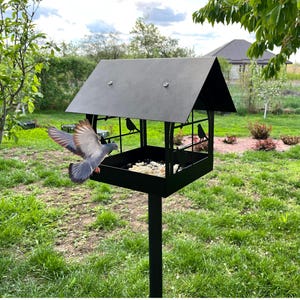 Mangeoire à oiseaux en métal, mangeoire à oiseaux sur pied, mangeoire à oiseaux de jardin, décoration de nichoir, enseigne en métal personnalisée, mangeoire à graines pour oiseaux d&#39;extérieur