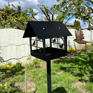 Mangeoire à oiseaux extérieure, maison en métal pour oiseaux, mangeoire à oiseaux de jardin, décoration de maison d&#39;oiseau, art de jardin en métal, observation des oiseaux, cadeau pour amoureux des oiseaux
