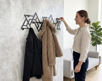 Appendiabiti triangolare in acciaio e decorazione murale geometrica, moderno appendiabiti da ingresso con ganci