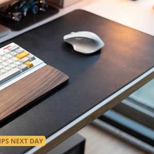 Benutzerdefinierte Größe Leder Schreibtischmatte · Benutzerdefinierte Maus & Tastatur Pad · Ästhetische Schreibtischdekoration · Wasserdichte Unterlage · Office Tech Zubehör · Geschenk für Ihn