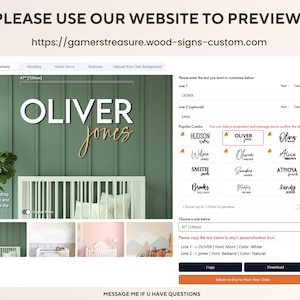 Puede incluir: Una captura de pantalla de un sitio web que muestra un letrero de madera personalizable con el texto "OLIVER Jones" en fuente blanca sobre un fondo verde. El sitio web permite a los usuarios elegir la fuente, el color y el tama&ntilde;o del letrero. El sitio web tambi&eacute;n incluye una secci&oacute;n para combinaciones de nombres populares.