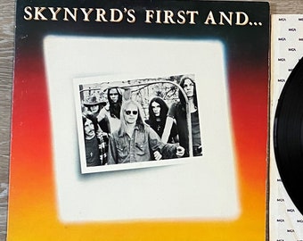 5 1970's LYNYRD SKYNYRD Pin Back Buttons Pic from back cover of 1st Album 5 1970's LYNYRD SKYNYRD Pin Back Buttons Pic from back cover of 1st Album