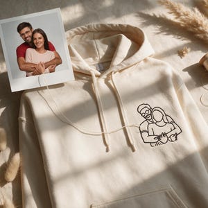 Personalisiertes Geschenk für ihn | Personalisierter Hoodie nach Foto | Line Art Stickerei | Besticktes Sweatshirt