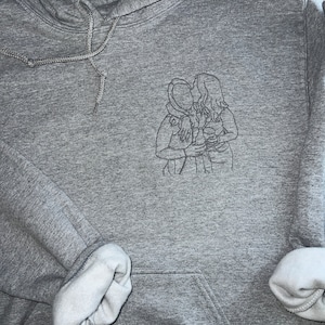 Gepersonaliseerde geborduurde hoodie/sweater met fotoborduurwerk Partner Overzicht Lijntekeningen foto Verjaardagscadeau verjaardag afbeelding 6