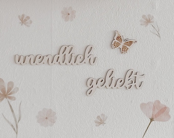 unendlich geliebt - Schriftzug aus Holz, 3D Wandtattoo, Wanddekoration für Kinder- und Babyzimmer