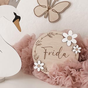 Namenstafel mit Blumen aus Holz in verschiedenen Farben - Kinderzimmer Dekoration