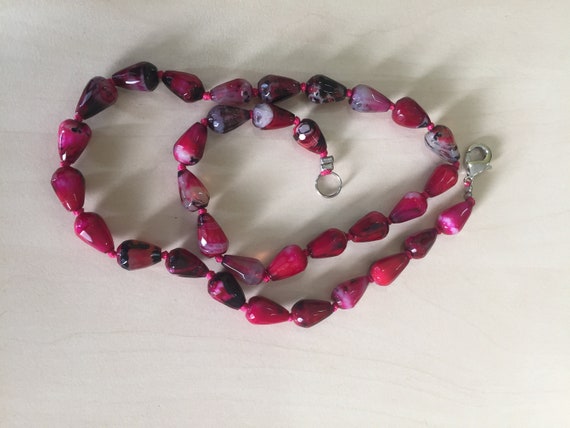 Raspberry agate necklace. Chain with clasp. Good s