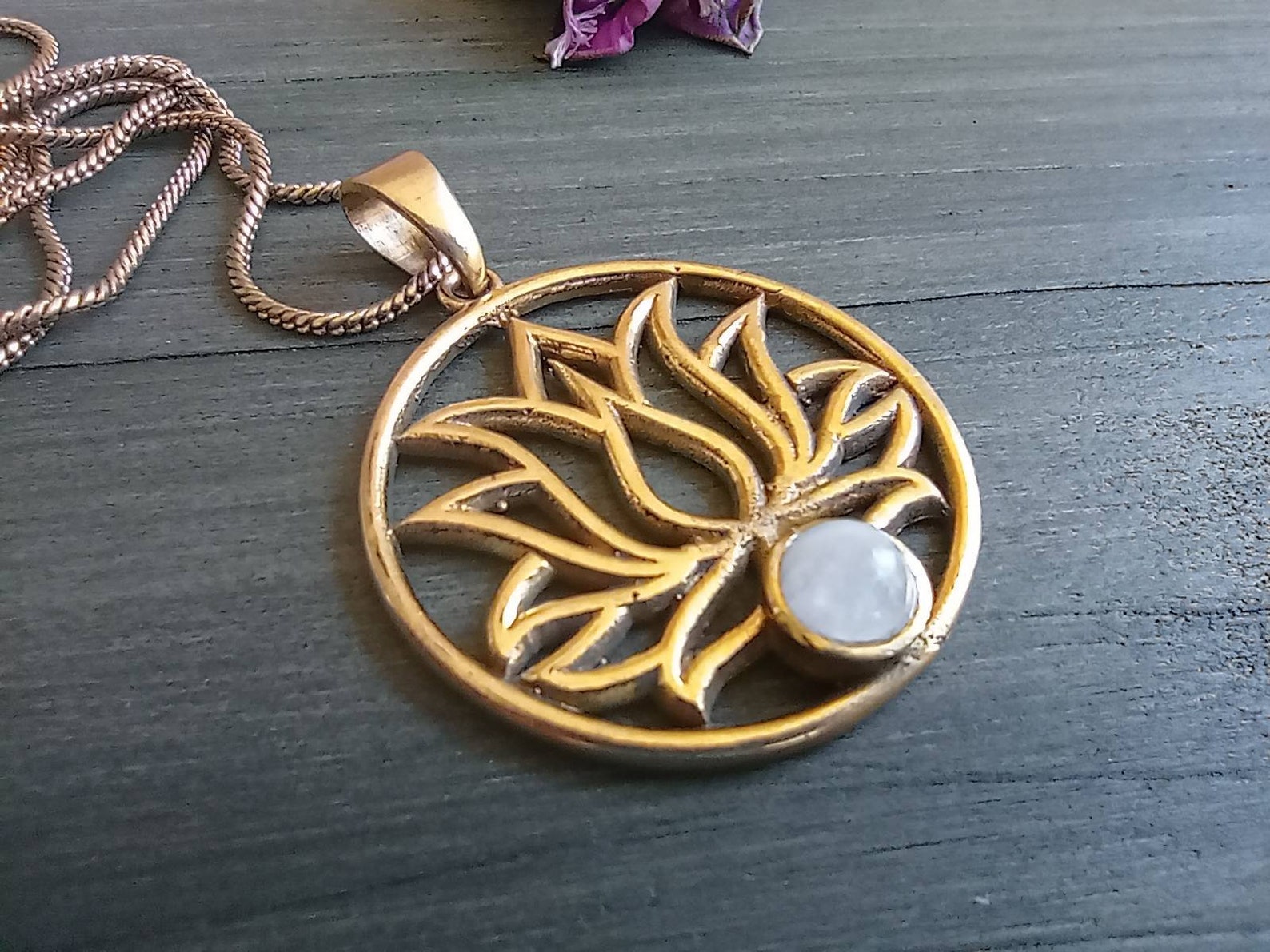 Pendentif de fleur de lotus bijoux de boho bijoux spirituels - Etsy France