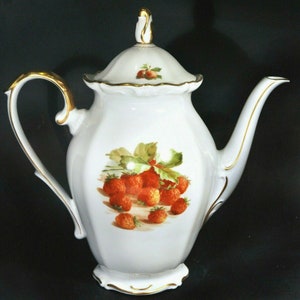 Vintage 1950&#39;s Porzellanfabrik Gebrüder Winterling A.G. Coffee Pot w/ Strawberry Pattern