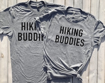 Wandelvrienden, bijpassende wandelshirts, wandelshirts voor koppels, bijpassende avontuurlijke T-shirts, wandelliefhebbers bijpassende geschenken voor hem en haar