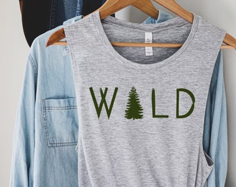 Wild Graphic Tank, Naturliebhaber Tanks Frauen, Outdoorsy Geschenk für Frauen, süße Wander Tanks, Camping Graphic Tee für Frauen