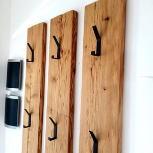 Holzleiste mit kleiderhaken