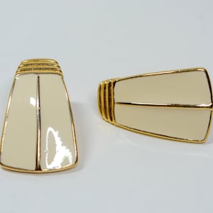 Vintage 1970s 1980s Crown Trifari Gold Tone Glossy Cream Winter White Enamel Abstract Geometric Earrings Pierced Backs