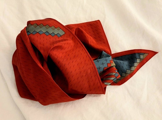 PEGGY OLSON SCARF -- Red Silk Ugna Tie Mad Men 19… - image 3