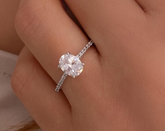 Anillo de compromiso de moissanita de corte ovalado en plata de ley hecho a mano (6 x 8 mm, 1,5 ct)