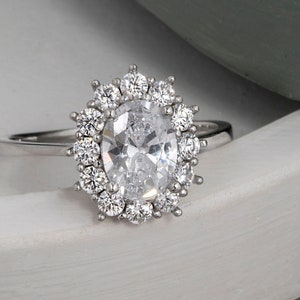 Vintage-Inspired Oval Cut Moissanite Engagement Ring with Art Deco Halo Design - Perfect Promise, Anniversary, or Wedding Gift