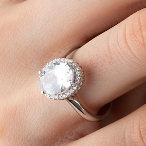 14K Solid Gold 2.50 ct Classic Oval Halo Engagement Ring , Halo Ring , Oval Cut Ring , Promise ring ,Wedding Ring , Anniversary Gift