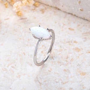Marquise Cut Opal Ring, 14K Gold Opal Ring, Alternative Verlobungsring, Minimalistische Ring, Brautschmuck, Jubiläumsring, Versprechen Ring
